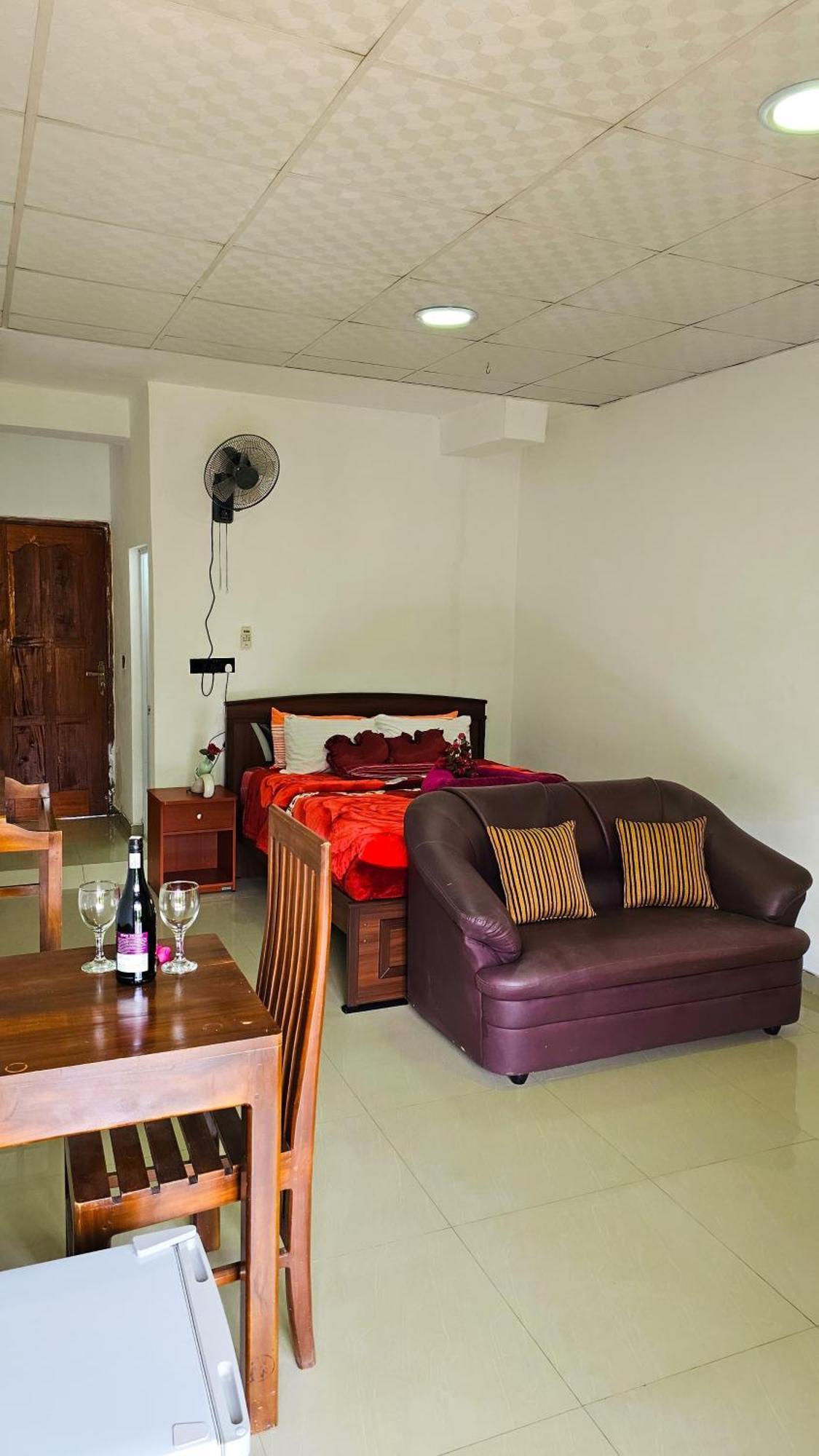 Adams Peak Grand Hotel Nallathanniya Ngoại thất bức ảnh