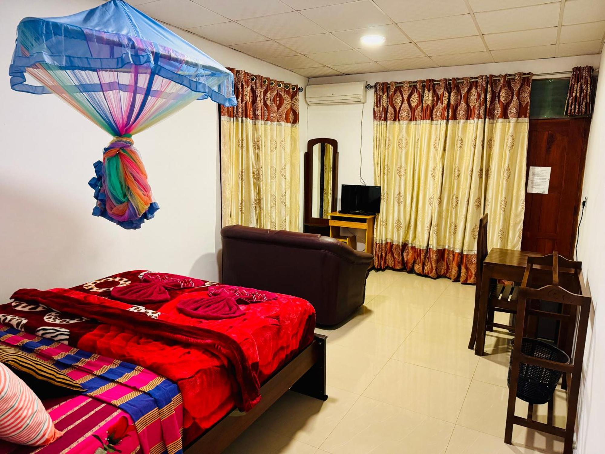 Adams Peak Grand Hotel Nallathanniya Ngoại thất bức ảnh