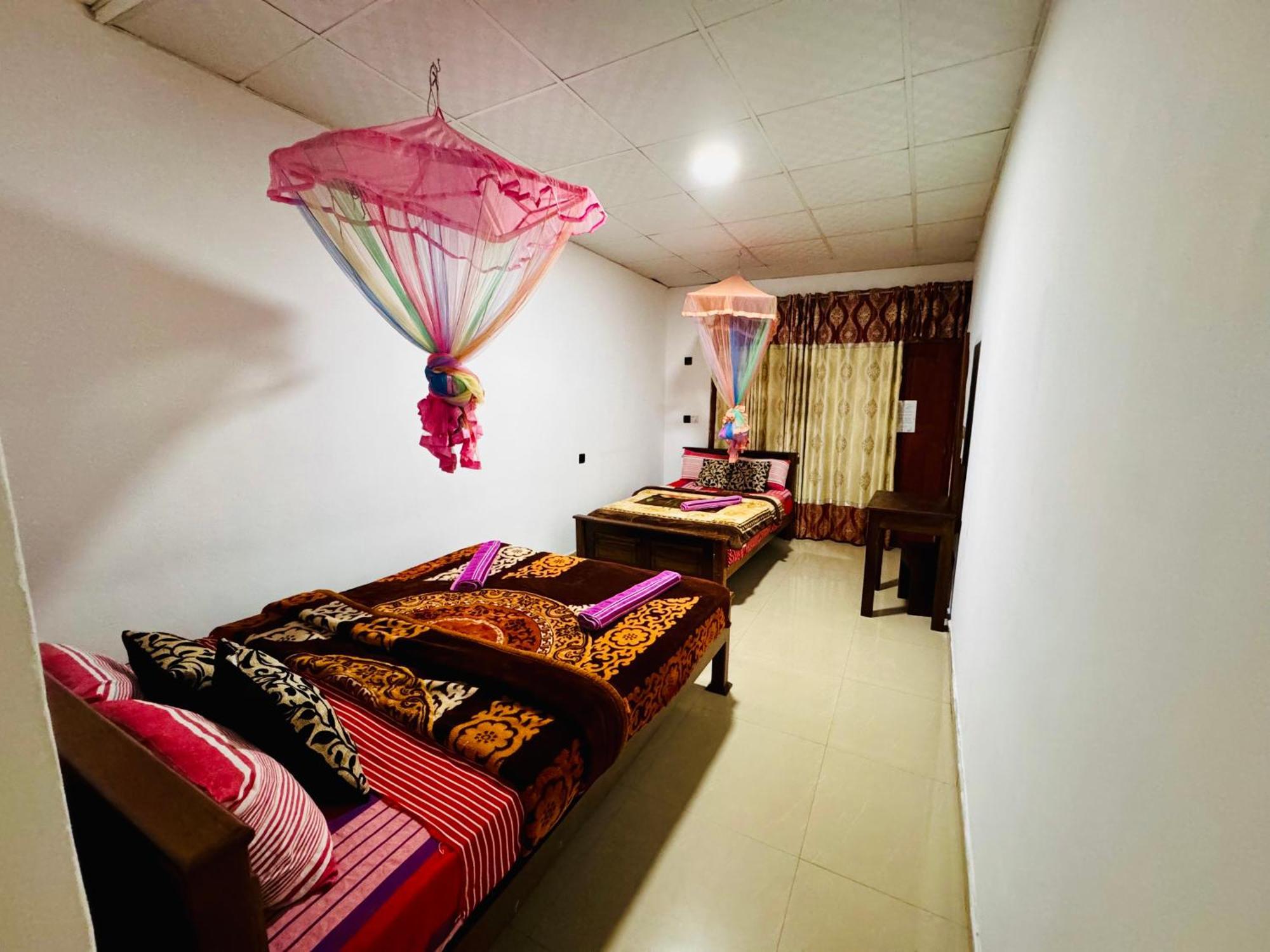 Adams Peak Grand Hotel Nallathanniya Ngoại thất bức ảnh
