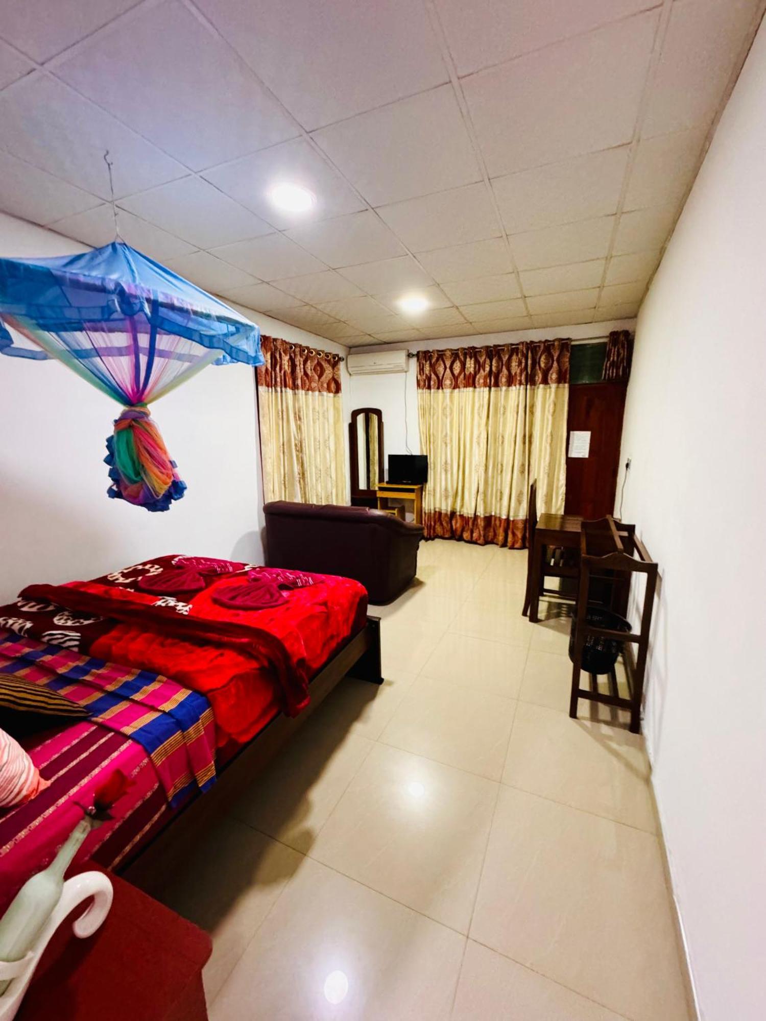 Adams Peak Grand Hotel Nallathanniya Ngoại thất bức ảnh