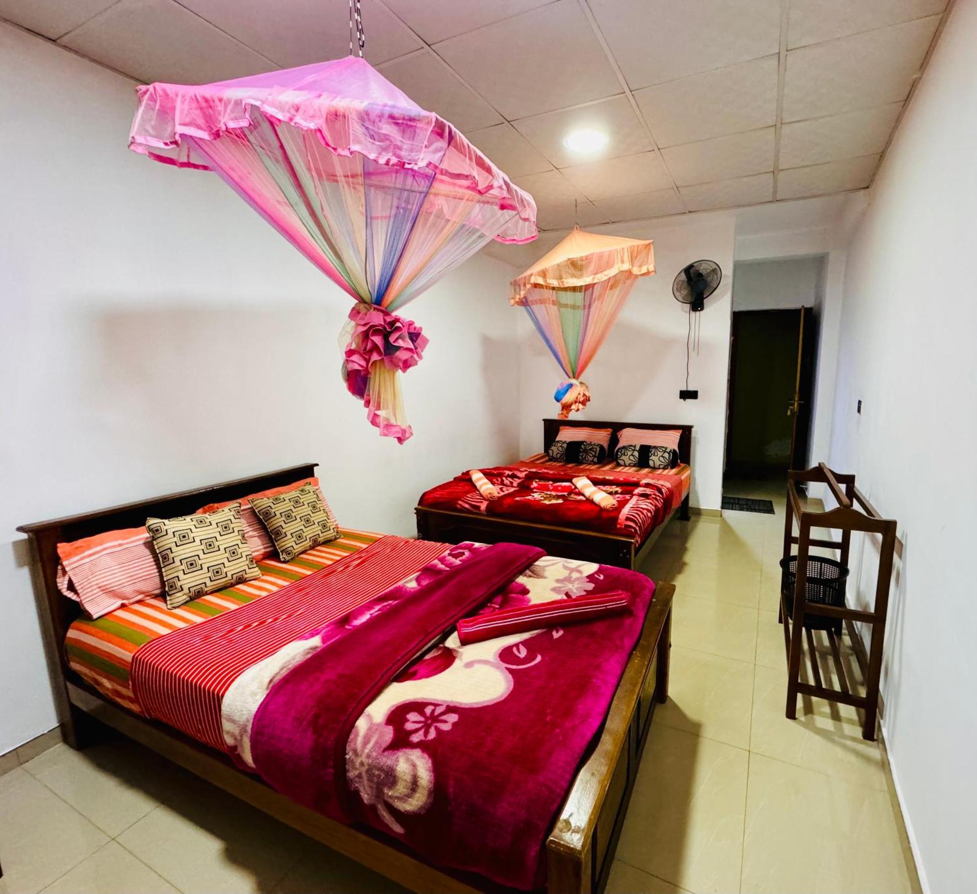 Adams Peak Grand Hotel Nallathanniya Ngoại thất bức ảnh