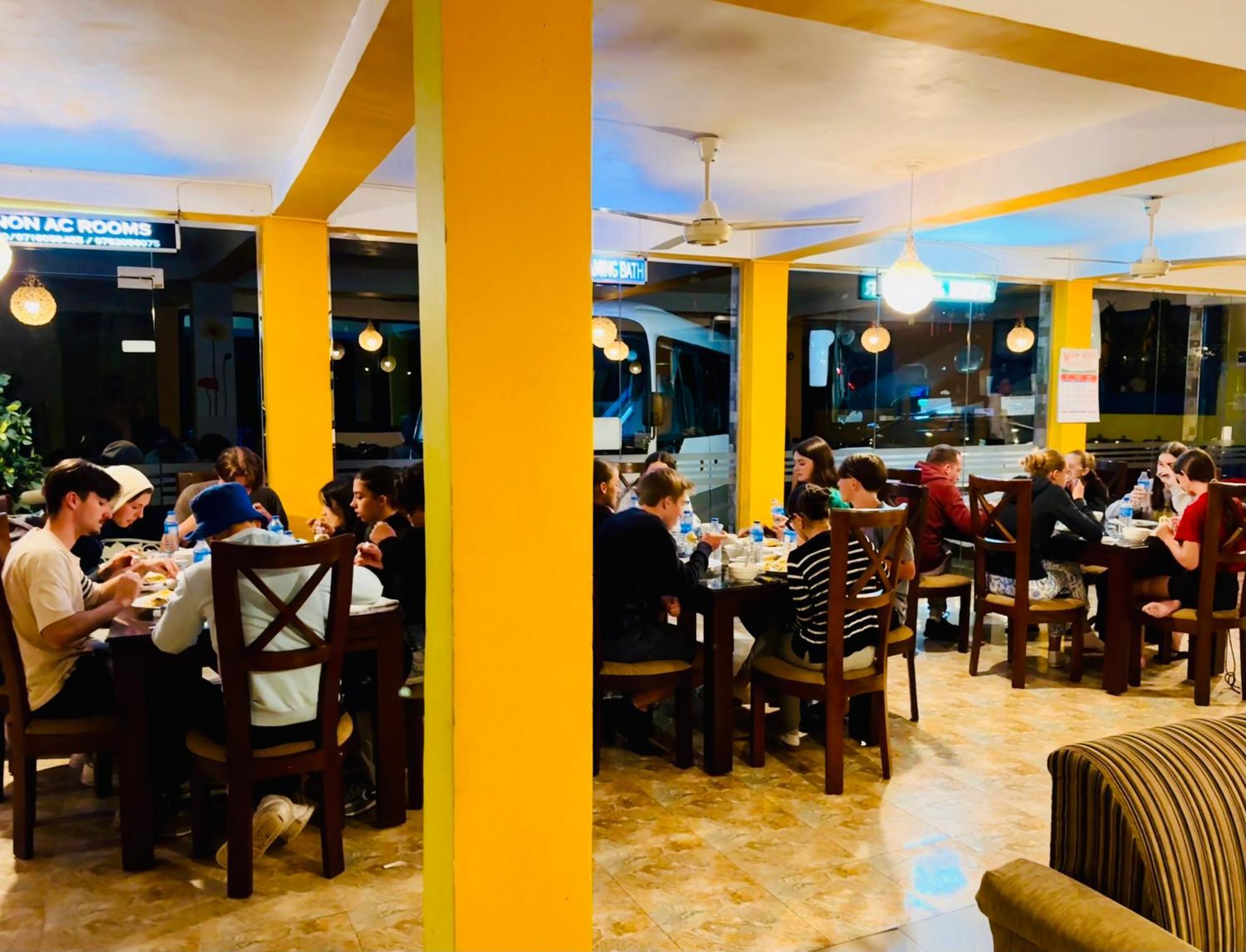 Adams Peak Grand Hotel Nallathanniya Ngoại thất bức ảnh